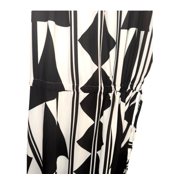 Black and White Geo Print Handkerchief Hem Maxi Dress Express Size Medium - Picture 6 of 16